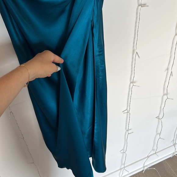 The Sei Twist Cowl Ruched Dress in Peacock 4 - Picture 8 of 8